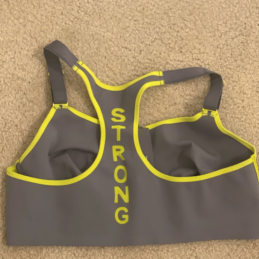 HALF MOON ACTIVE - Sports bra